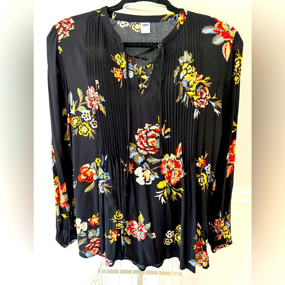 Old Navy Floral Blouse. Medium. Great condition